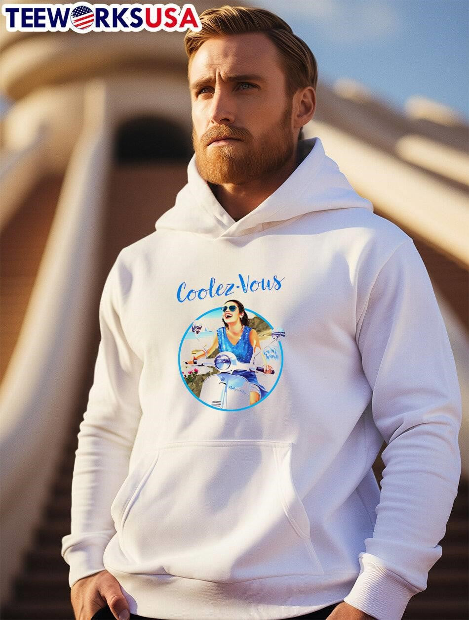 Coolez-Vous Woman Riding a Scooter Chiquilita T-Shirt