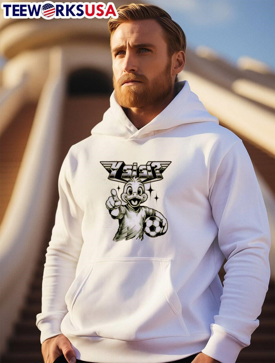 Y Si Sí’ Duck Pointing at Soccer Ball Jersey Graphic T-Shirt